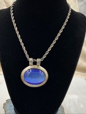 24” Silver Rope Chain Necklace With Large Blue Cat’s Eye Stone Pendant